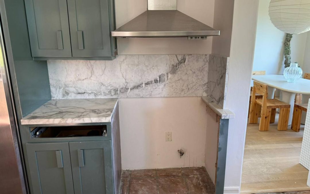 Marble kitchen backsplash, Bryn Mawr Dr, Los Angeles